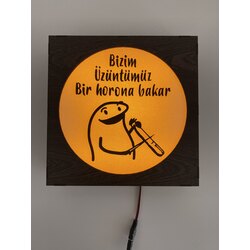 Bir Horona Bakar - Işıklı Dekor