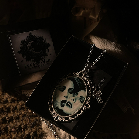 type o negative bloody kisses haç kolye 