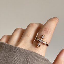 Altın kaplama asimetrik taşlı marka model yüzük 