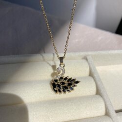 Çelik Gold Siyah Kuğu Kolye