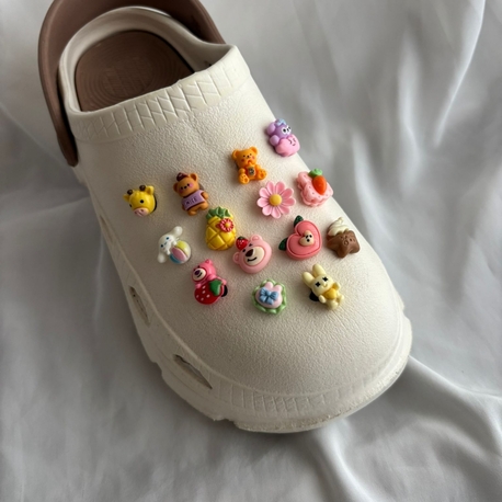 Minimal Crocs Süsü
