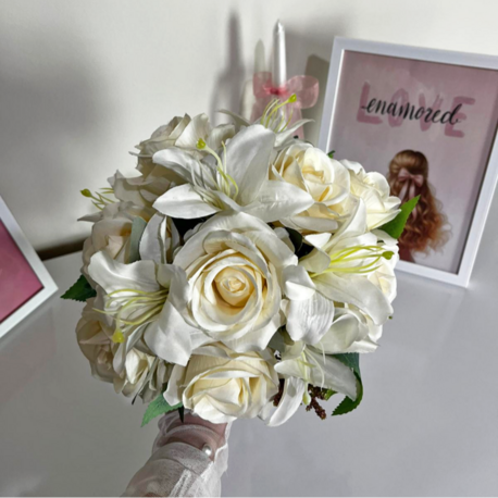 Ivy White Gül ve Lilyum Gelin Buketi