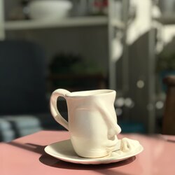Öpüşen çift kupa