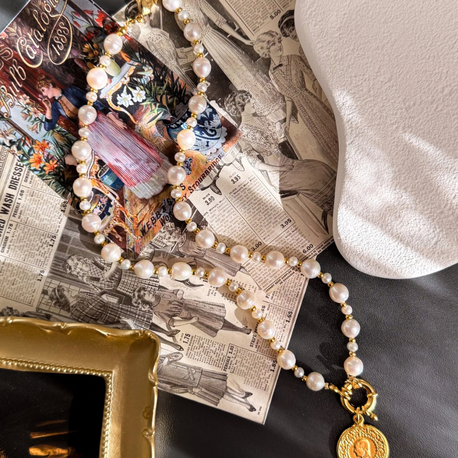 ‘AUDREY’ Vintage Madalyonlu İnci Kolye