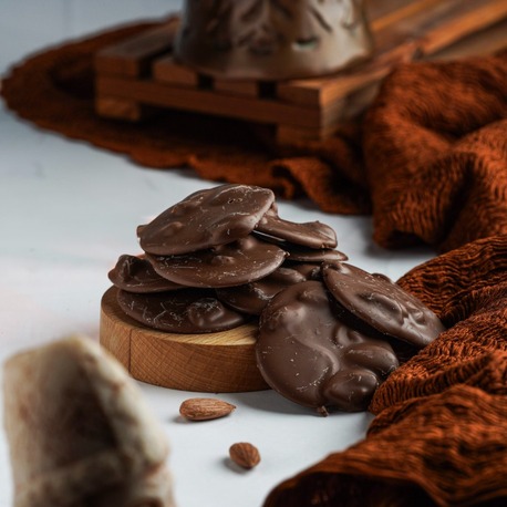 Kayısı Çekirdekli Sütlü Çikolata 500 Gr