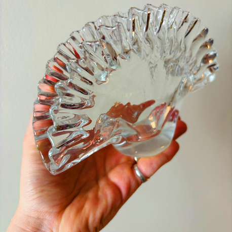 60’s Heavy Glass Ruffle Napkin Holder 