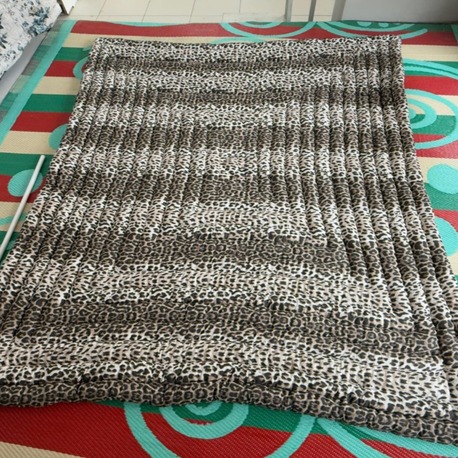 ÇİFT KİŞİLİK LEOPAR DESENLİ (195 X 215 CM) %100 EL EMEĞİ VE MERİNOS KUZU YÜN DOLGULU