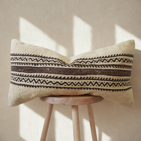 Kahverengi çizgili kilim kırlent
