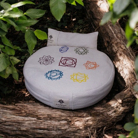 Sattva Meditasyon Minderi ve Göz Yastığı | 7 Çakra Ahşap Baskılı & Organik Boya