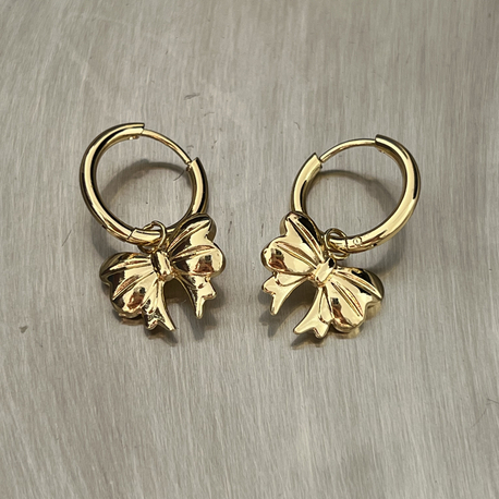 Kurdele Charm Detaylı Mini Halka Küpe