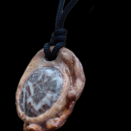 Oymalı ve snakeskin akik taşlı kolye