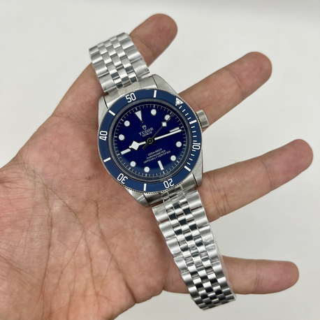 Tudor Lacivert