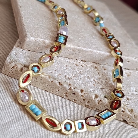 Doğal Taşlı Gold Detaylı Kolye