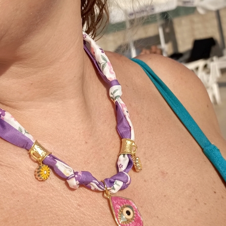 Pembe Nazar Detaylı Fular Kolye