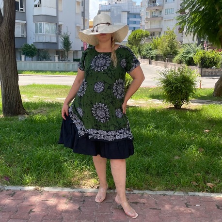 Haki Yeşil Beyaz Motifli Cift Kat Tülbent Elbise