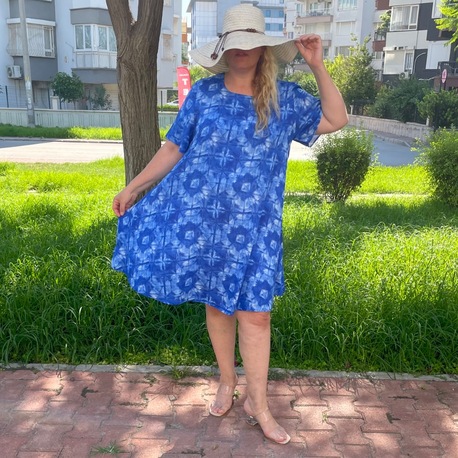 Mavi Batik Desen Büyük Beden Viskon Elbise