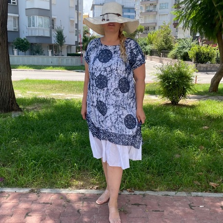 Beyaz Üzeri Lacivert Cift Kat Tülbent Elbise