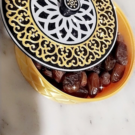 Altın siyah işlemeli geleneksel hurma kabi 