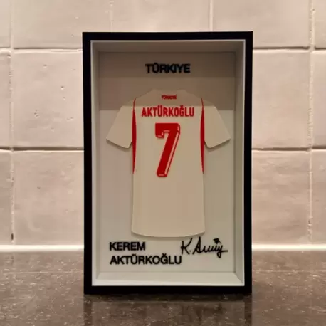 Kerem Aktürkoğlu Forma Çerçevesi