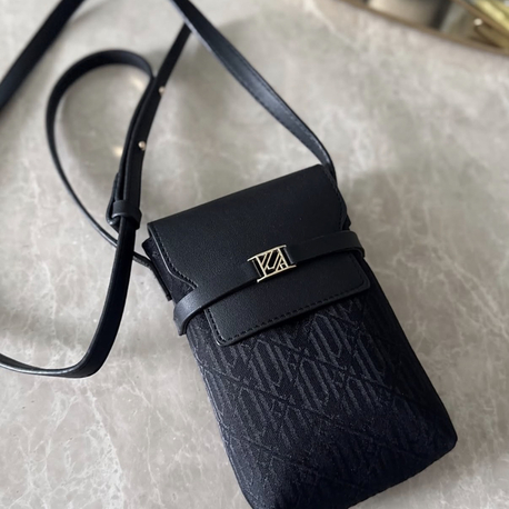 Deri kapaklı monogram telefon çantası siyah