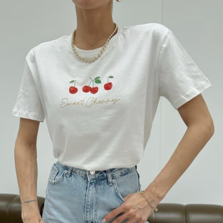 Kiraz Detaylı %100 Pamuk T-shirt