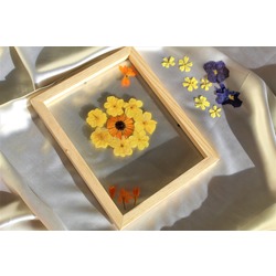 çerçevemiz 20x25  cm olup  malzeme cam ve ahşaptan yapılmıştır.