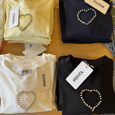 Taş İşlemeli Kalpli Tshirtler 