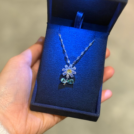 Diamond kutuda papatya kolye