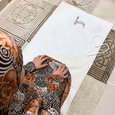 Minimal Kabe İşlemeli Keten Çocuk Seccadesi Tesbih Hediyeli Namaza Teşvik Seccadesi