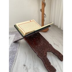 Kuran-ı Kerim rahlesi 