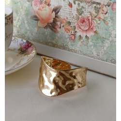 Çekiç desenli gold çelik bilezik