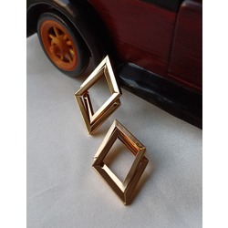 Karo şekil gold küpe