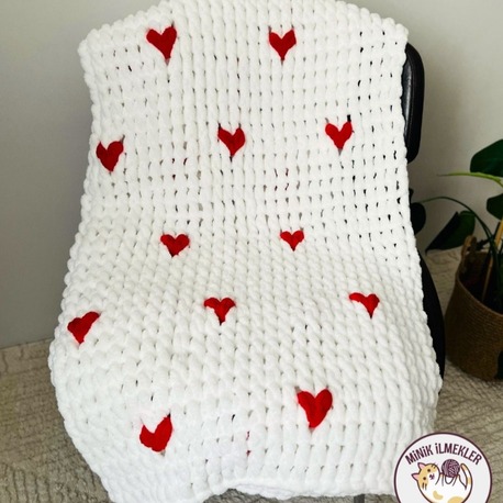Bebek Battaniyesi – Beyaz Kalpli, 90x90 cm – Alize Puffy, El Örgüsü