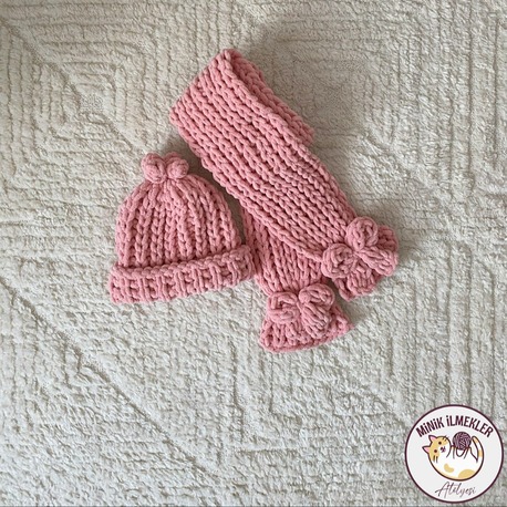 Bebek Atkı ve Bere – Pudra Pembe, 1 Yaş – Alize Puffy, El Örgüsü