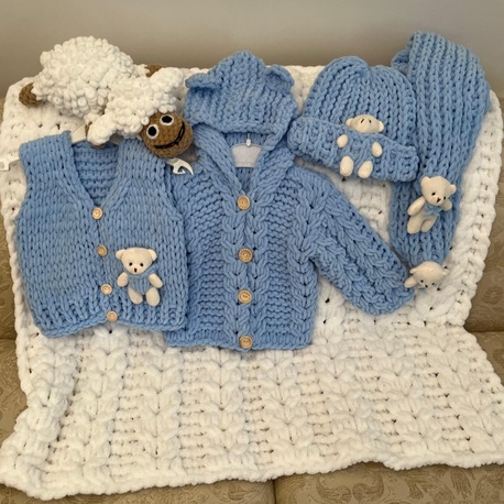 Bebek Set (Yelek, Hırka, Battaniye, Atkı, Bere, Kuzu) – Bebe Mavisi, – El Örgüsü