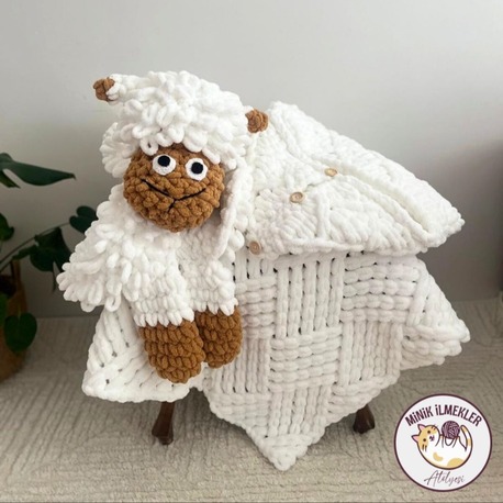 Bebek Set (Battaniye, Kundak, Kuzu Oyun Halısı) – Beyaz, – El Örgüsü