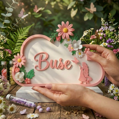 Kişiye özel çiçekli bulut figürlü isimlik