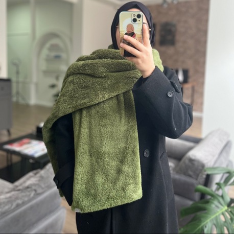 YEŞİL PELUŞ ATKI