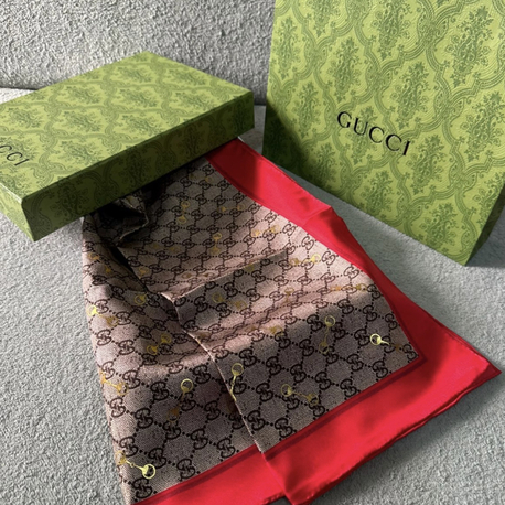Gucci eşarp 