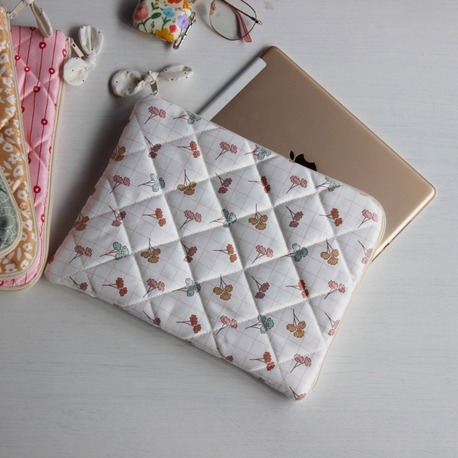 IPad Yuvası -10.9"-11"-Beyaz Çiçekli