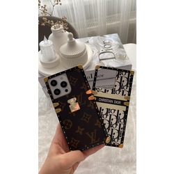 iPhone Uyumlu Louis Vuitton Kare Kılıf (Satıcıya Not Kısmına Model Belirtiniz )