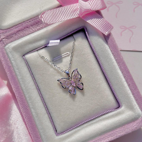Pretty butterfly kolye