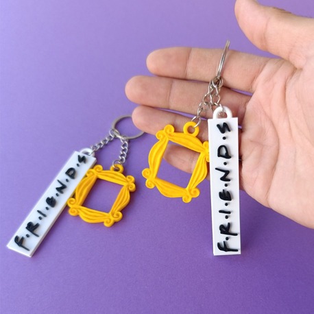 Friends Dizisi Anahtarlık Seti, Monica’nın Kapı Çerçevesi + Friends Logo