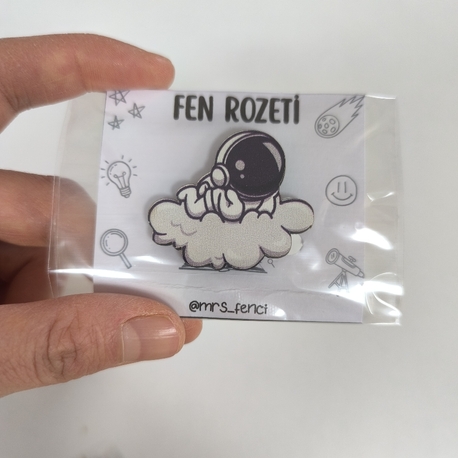 Bulutların üzerinde astronot