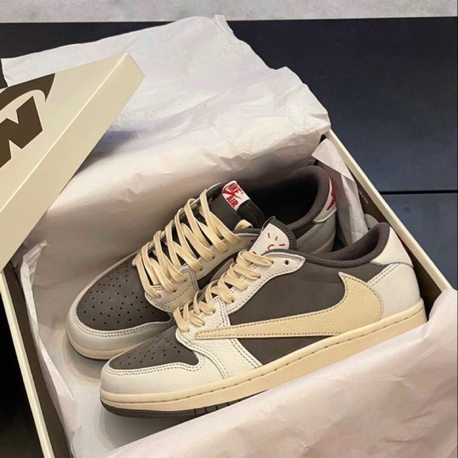NİKE AİR JORDUN 1 RETRO LOW TRAVİS SCOTT