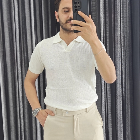 Sade ve Şık Beyaz Triko Tişört