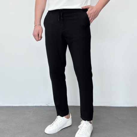 Siyah Jogger ile Zamansız Stil