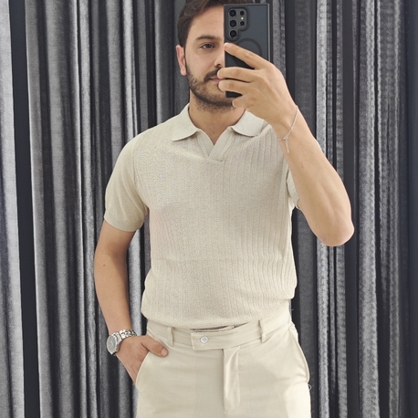 Sade ve Zarif Krem Örme Triko Tişört