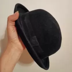 Siyah melon şapka 