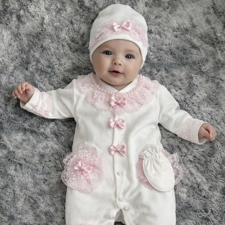 Kız Bebek Ppembe Dantelli ve İncili Mevlüt Tulumu - 3 Parça Set